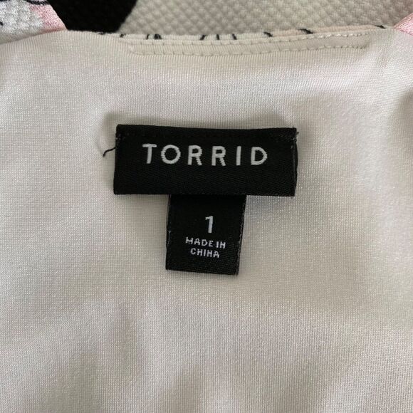 Torrid Wms Size 1X Textured Knit Floral Print Skater Flare Dress - Picture 3 of 9